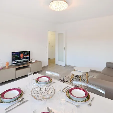 Beautiful In Saint-raphael W/ Wifi And 1 Bedrooms Lejlighed